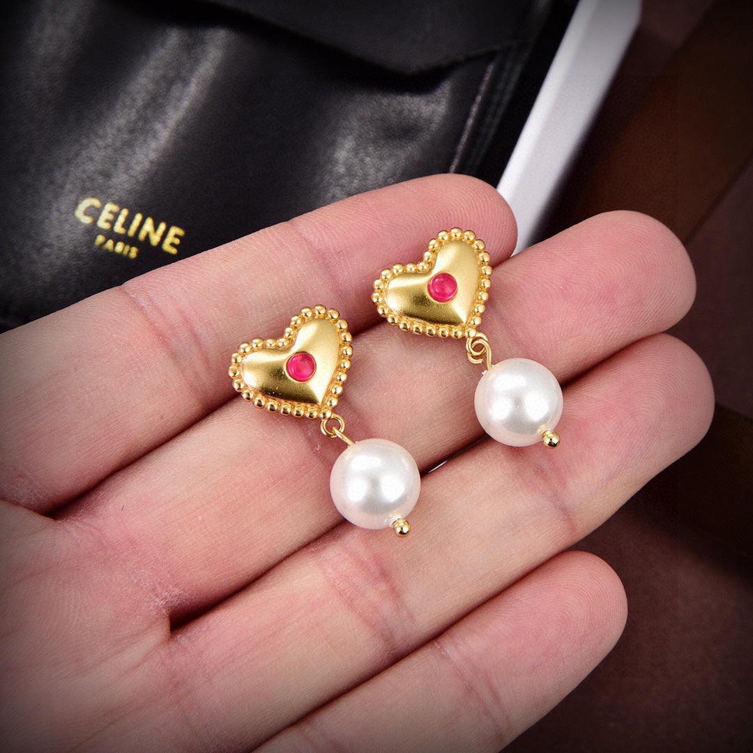 Celine Heart Pearls 18K Gold Earrings product image 2, provided for visual reference and product detail review