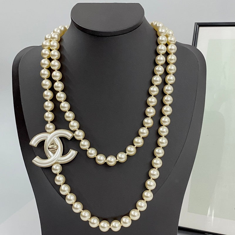 Chanel Pearl Chain 18K Gold Necklace product image 1, provided for visual reference and product detail review