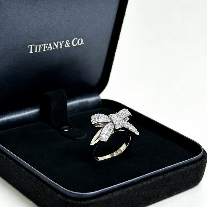 Tiffany Bow Diamond 18K Gold Ring product image 2, provided for visual reference and product detail review