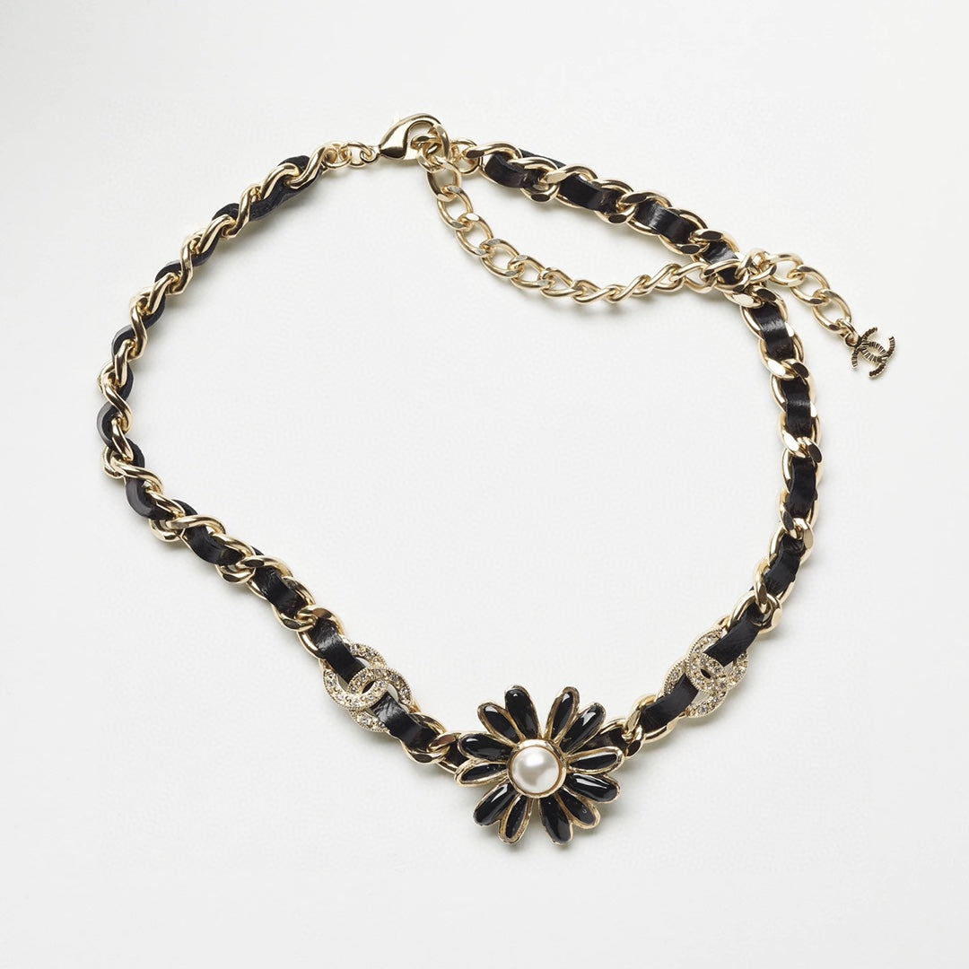 Chanel Flower Leather Choker 18K Gold Necklace product image 1, provided for visual reference and product detail review