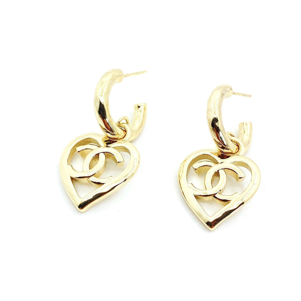 Chanel Heart Pendant 18K Gold Earrings product image 1, provided for visual reference and product detail review