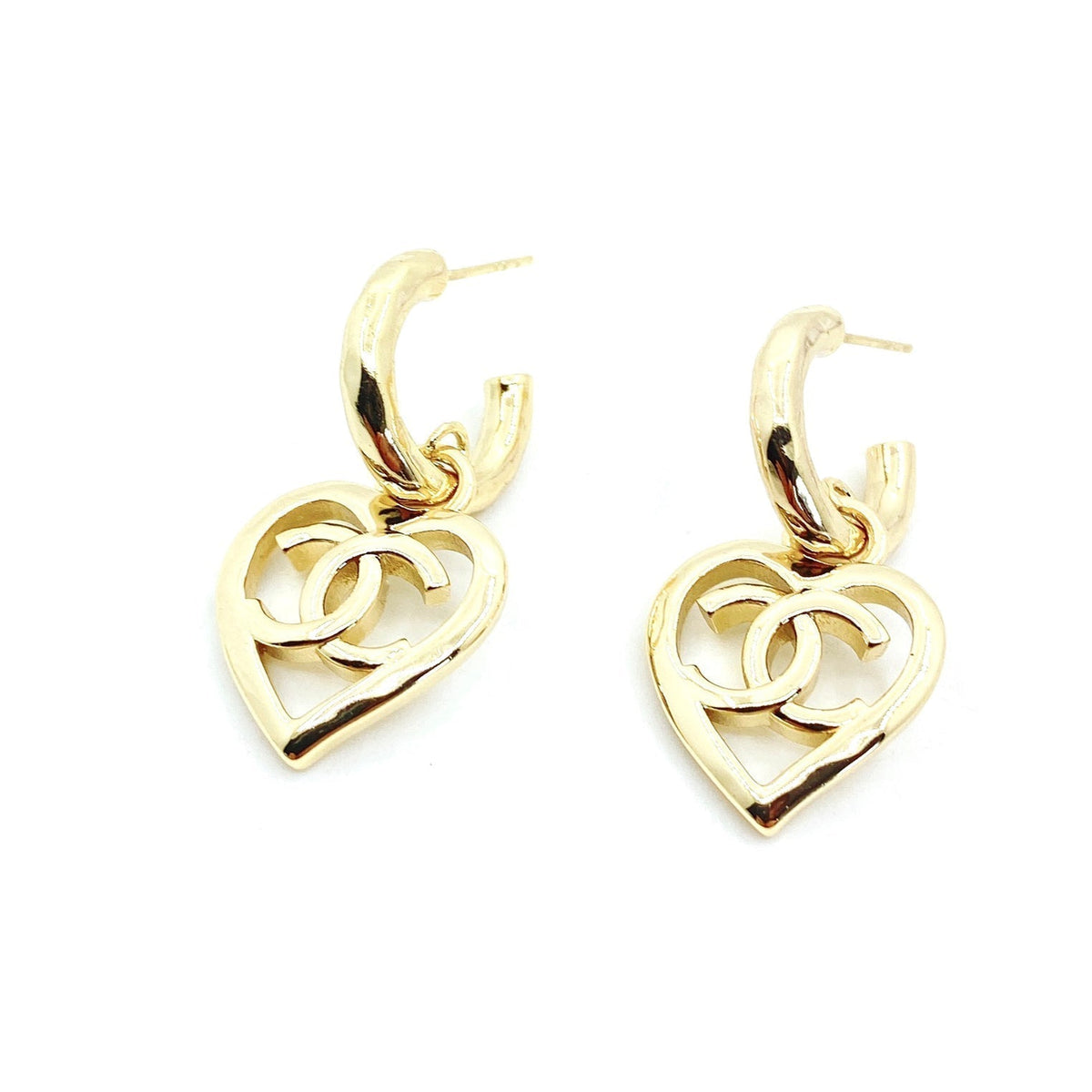 Chanel Heart Pendant 18K Gold Earrings product image 1, provided for visual reference and product detail review