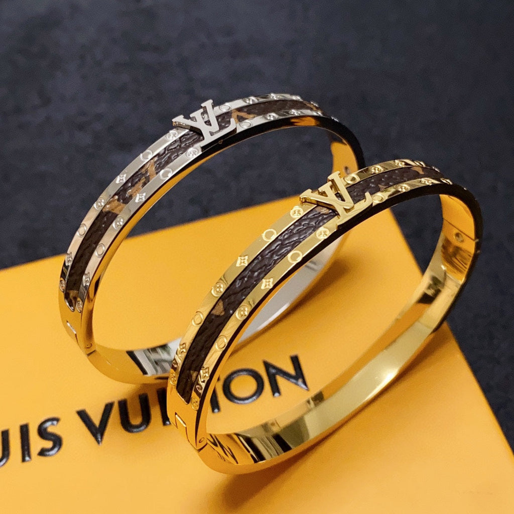 Louis Vuitton Leather Vintage 18K Gold Bracelet product image 2, provided for visual reference and product detail review