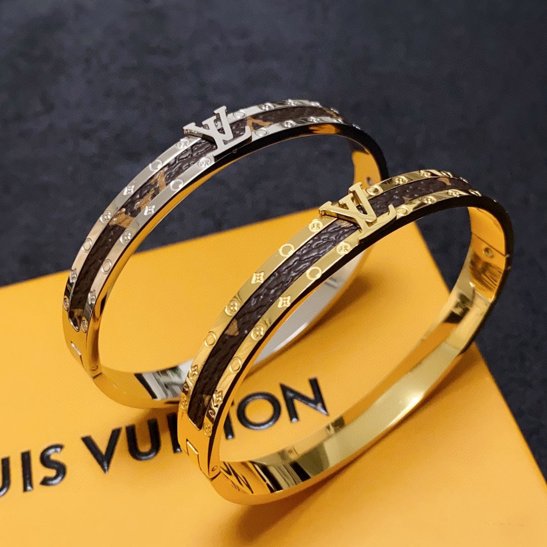 Louis Vuitton Leather Vintage 18K Gold Bracelet product image 2, provided for visual reference and product detail review
