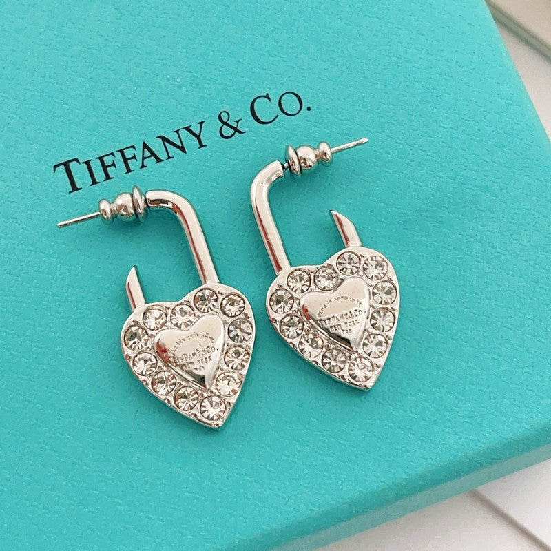 Tiffany Diamond Heart 18K Gold Earrings product image 2, provided for visual reference and product detail review