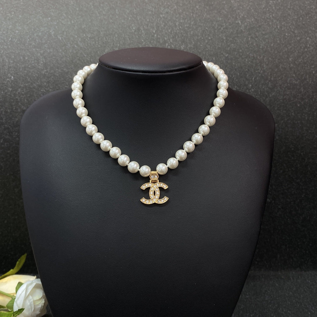 Chanel Pearl Chain 18K Gold Necklace product image 3, provided for visual reference and product detail review