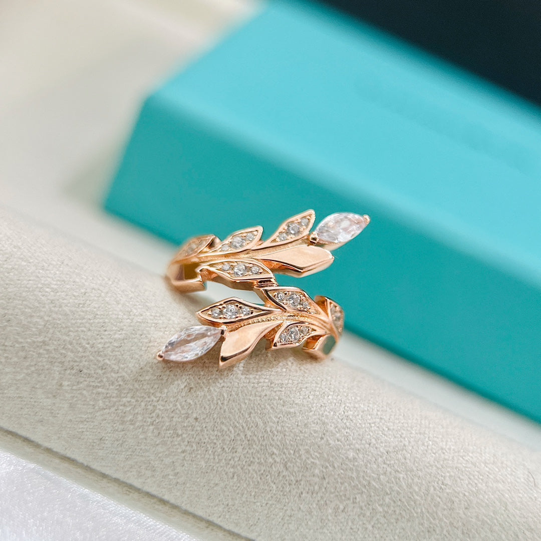 Tiffany Victoria Vine Bypass 18K Gold Ring product image 2, provided for visual reference and product detail review
