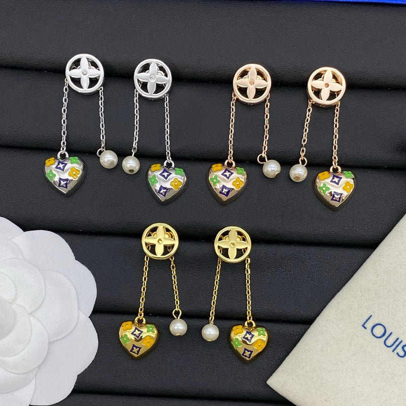 Louis Vuitton Diamond Pearl Drop 18K Gold Earrings product image 1, provided for visual reference and product detail review