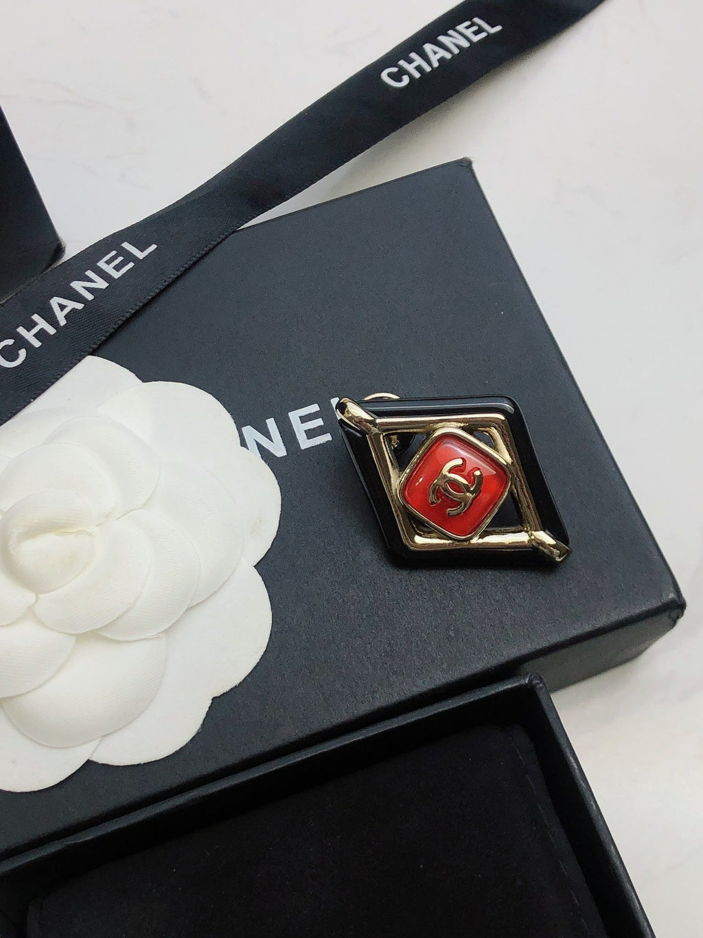 Chanel Rhombus 18K Gold Brooch product image 2, provided for visual reference and product detail review