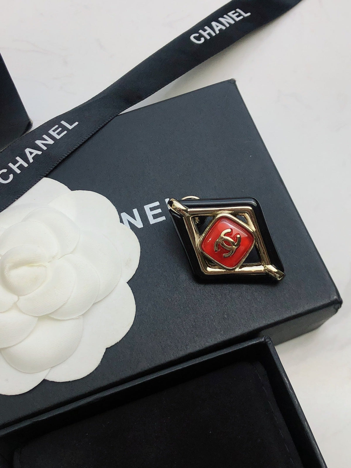 Chanel Rhombus 18K Gold Brooch product image 2, provided for visual reference and product detail review