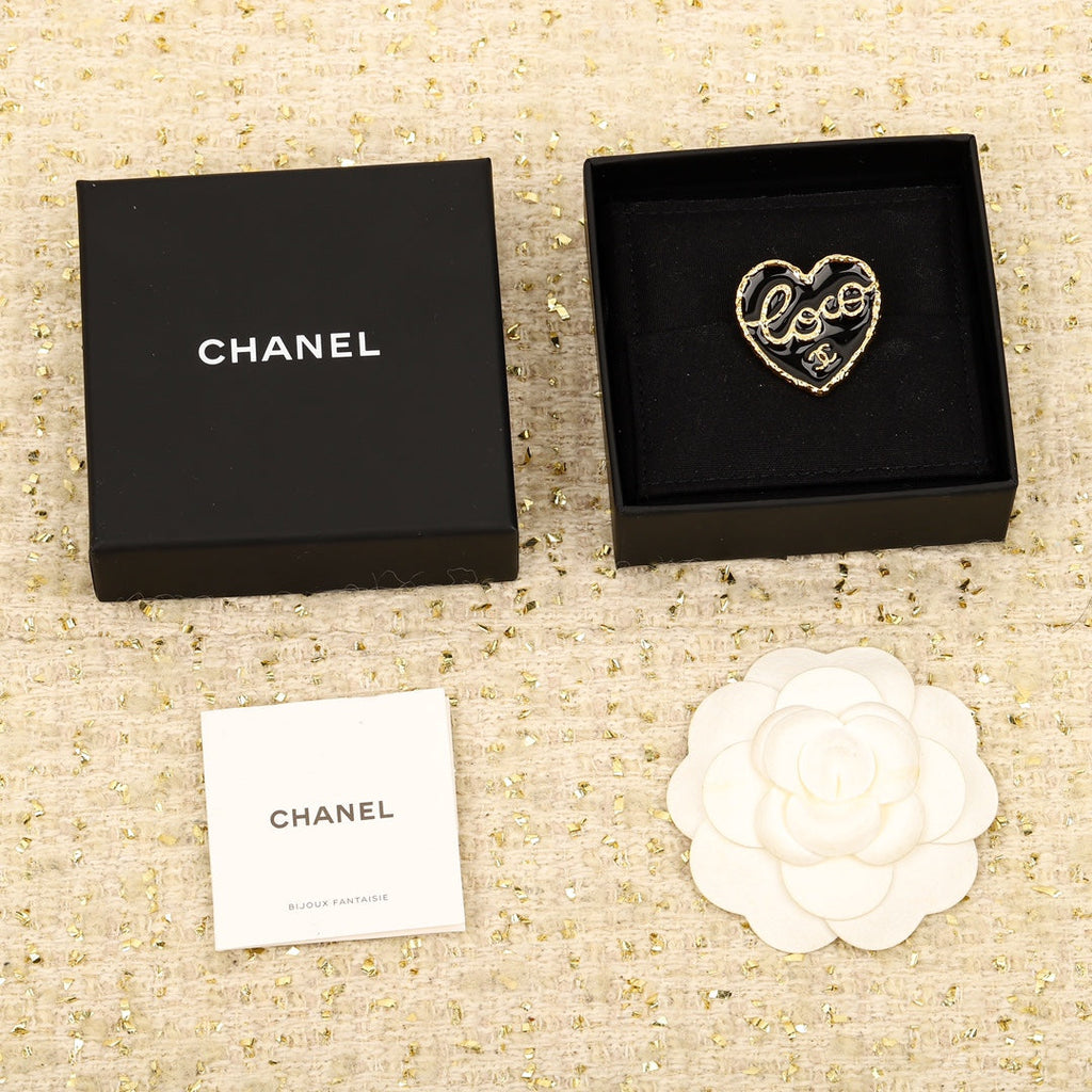 Chanel Black Heart 18K Gold Brooch product image 4, provided for visual reference and product detail review