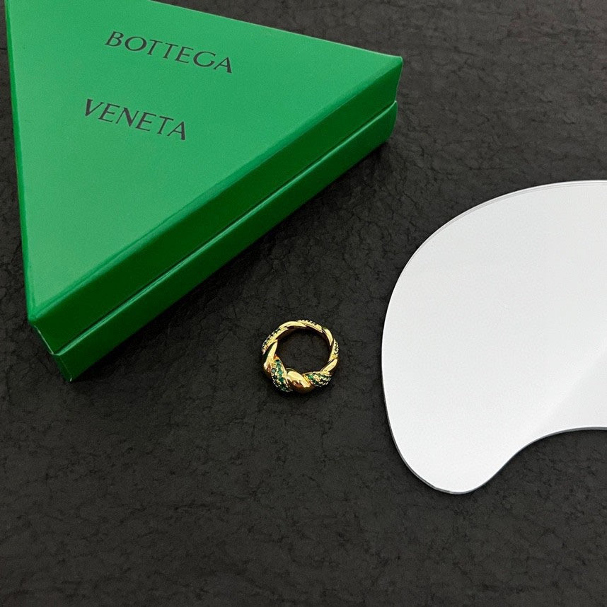 Bvlgari Green Crystals 18K Gold Ring product image 2, provided for visual reference and product detail review