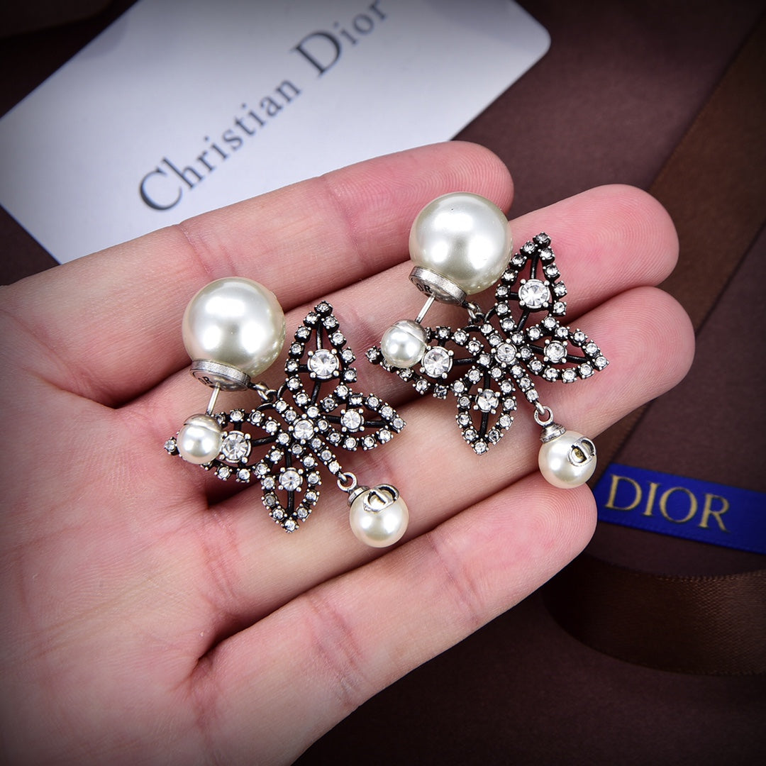 Dior Tribales Butterfly 18K Gold Earrings product image 2, provided for visual reference and product detail review