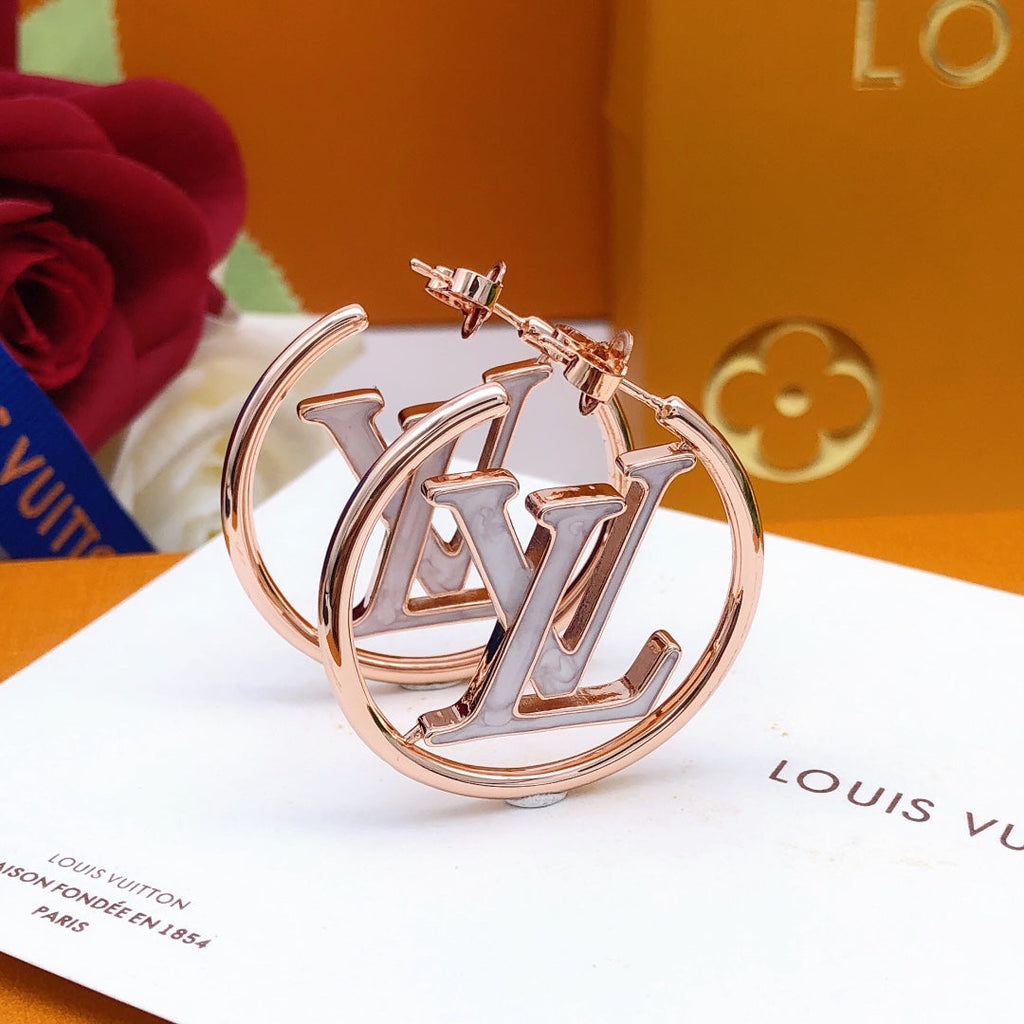 Louis Vuitton Louise Hoop Pearls 18K Gold Earrings product image 2, provided for visual reference and product detail review