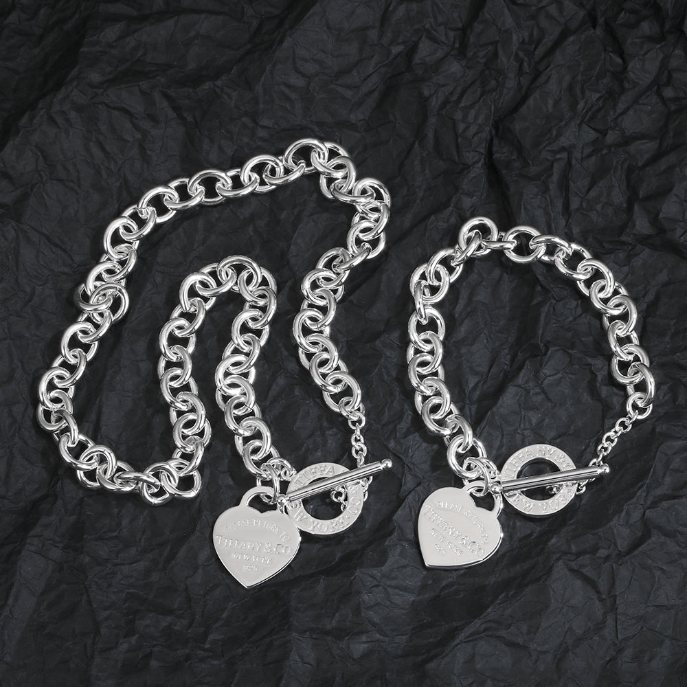 Tiffany Heart Tag 18K Gold Necklace product image 5, provided for visual reference and product detail review