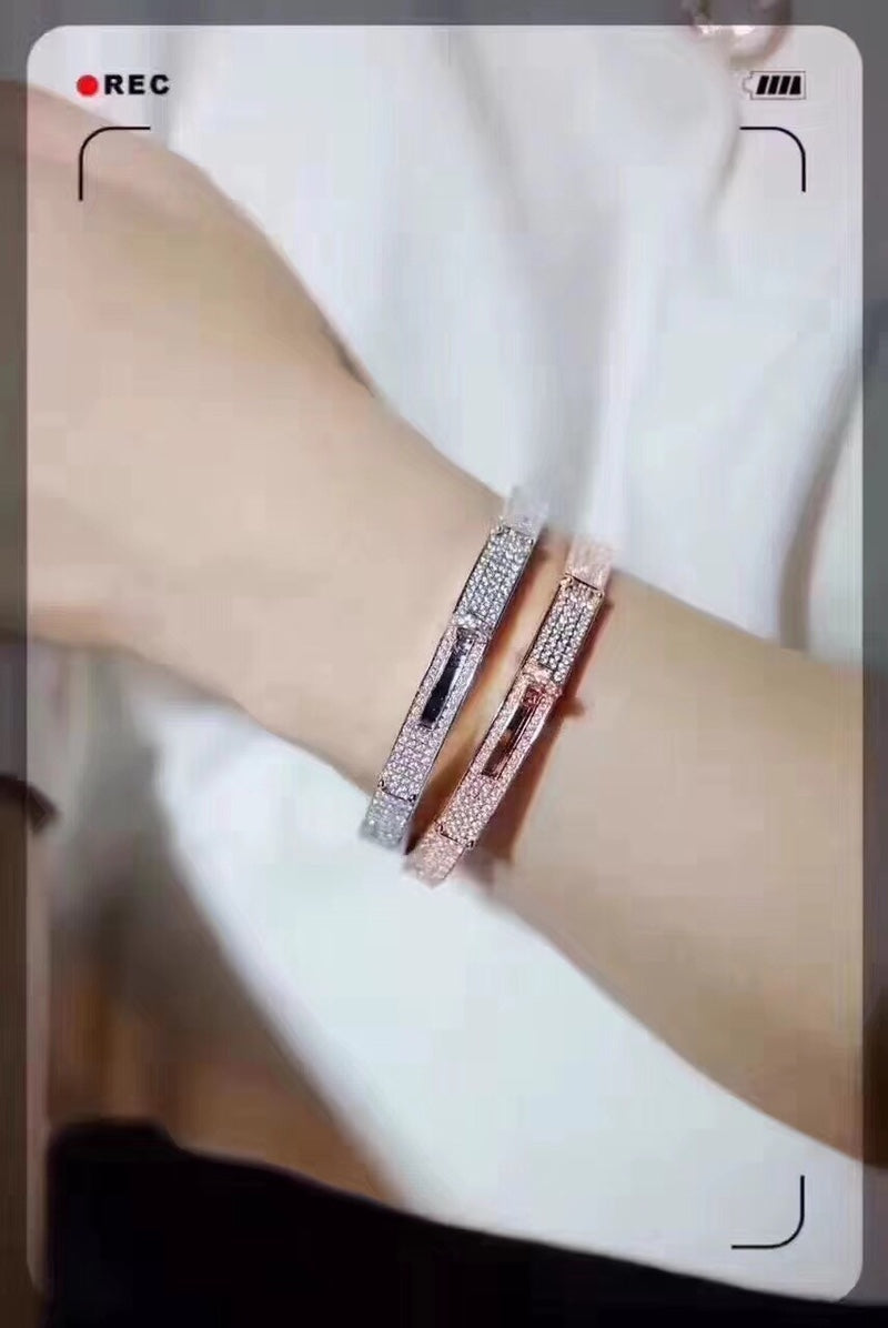 Hermes Kelly Diamonds 18K Yellow Gold Bracelet product image 15, provided for visual reference and product detail review