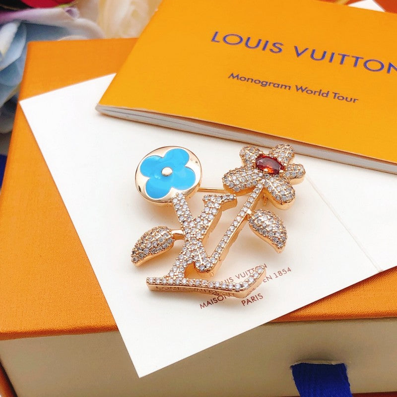 Louis Vuitton Blooming 18K Gold Brooch product image 5, provided for visual reference and product detail review