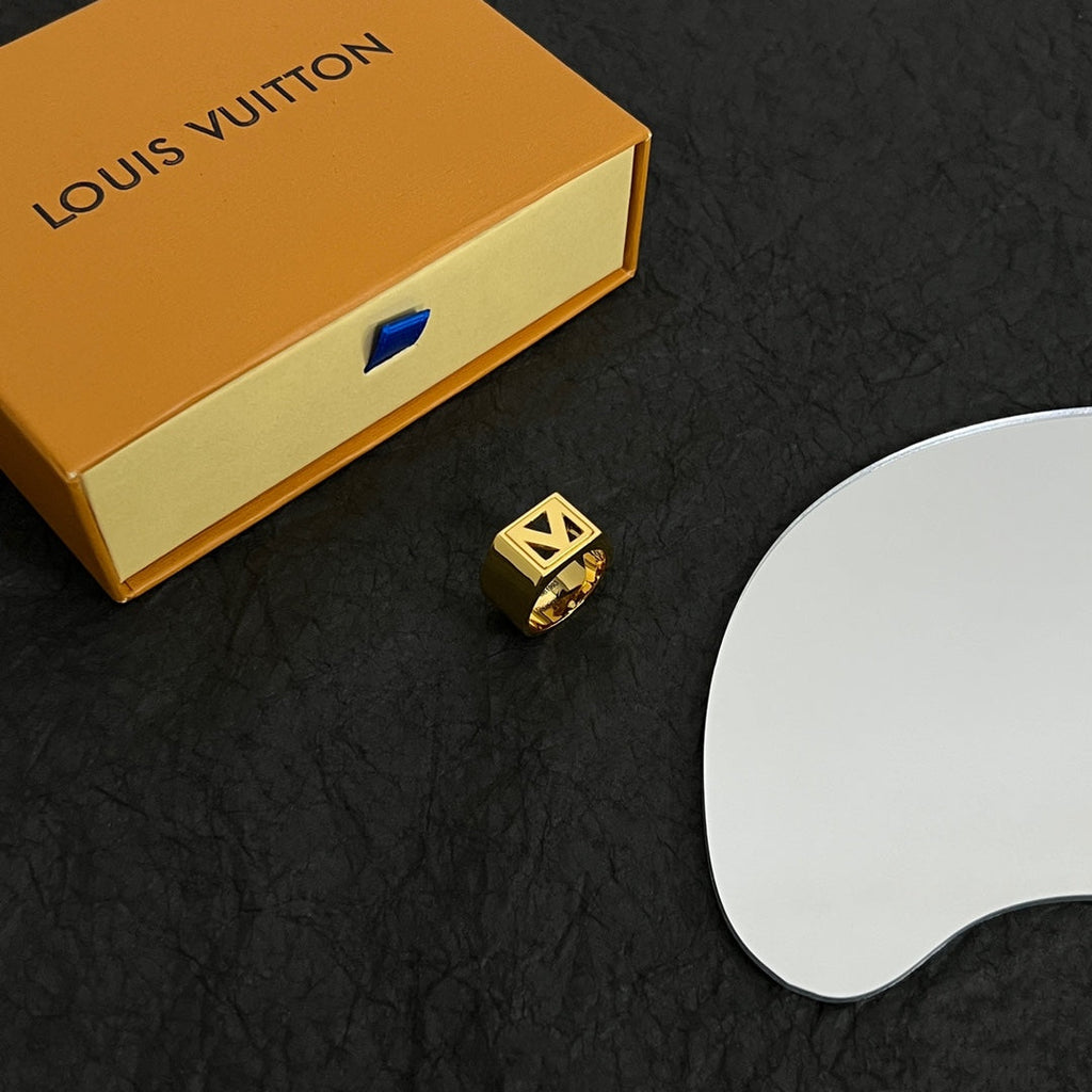 Louis Vuitton Vintage 18K Gold Ring product image 2, provided for visual reference and product detail review