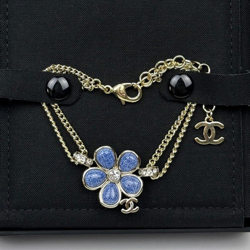 Chanel 26C Blue Flower Diamond 18K Gold Bracelet product image 1, provided for visual reference and product detail review