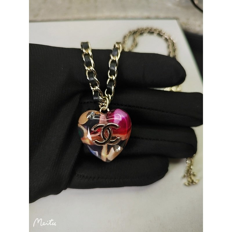 Chanel Heart Pendant 18K Gold Necklace product image 2, provided for visual reference and product detail review