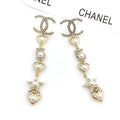 Chanel Pearl Heart 18K Gold Earrings product image 1, provided for visual reference and product detail review