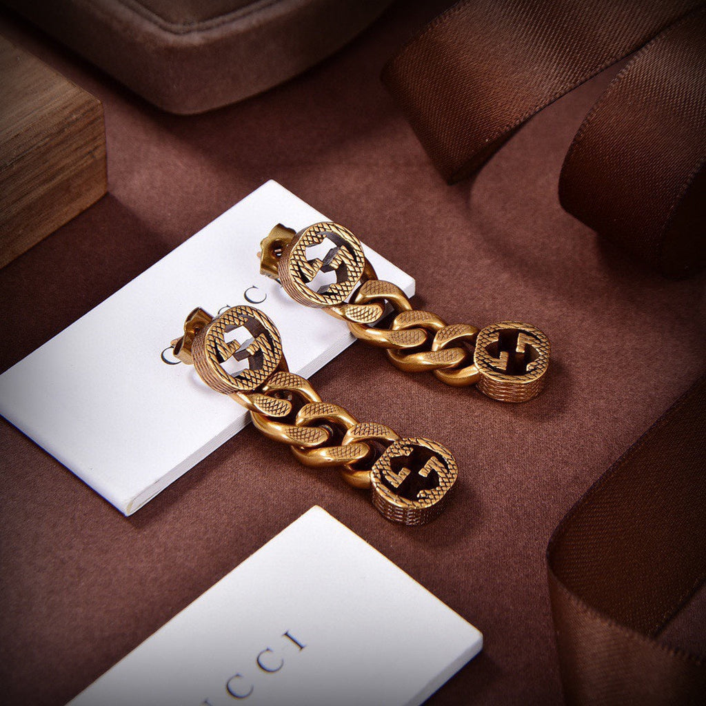 Gucci Double Chain 18K Gold Earrings product image 3, provided for visual reference and product detail review