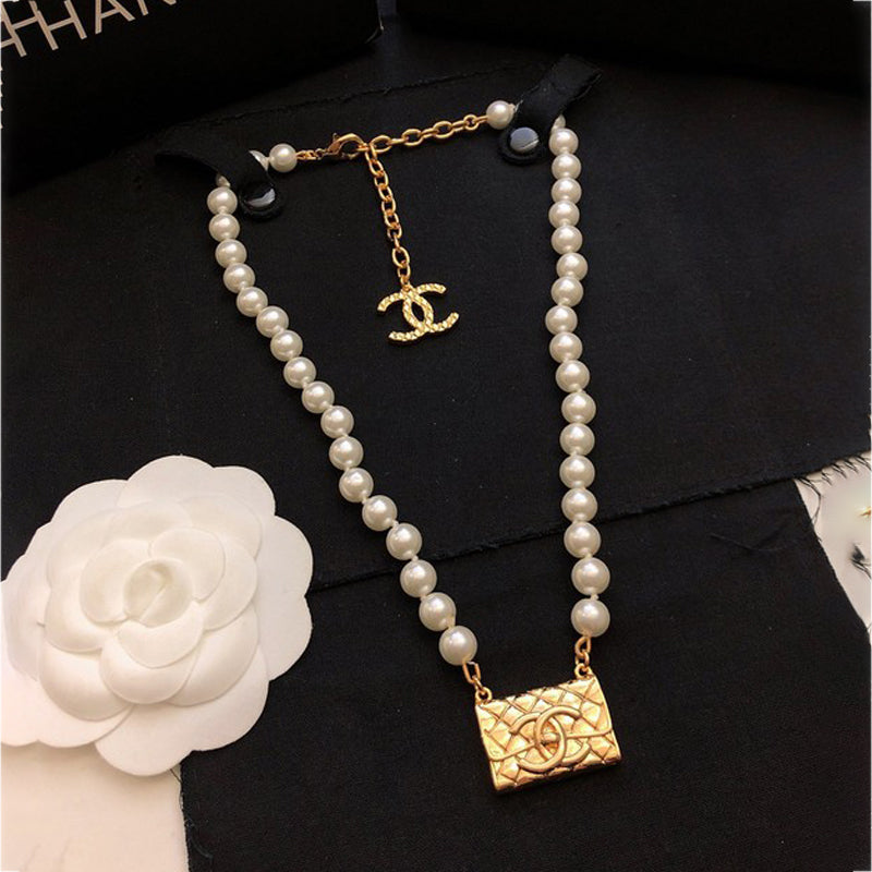 Chanel Pearl Bag Pendant 18K Gold Necklace product image 1, provided for visual reference and product detail review