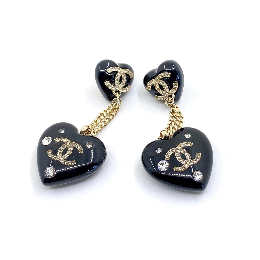 Chanel Heart Pendant 18K Gold Earrings product image 1, provided for visual reference and product detail review