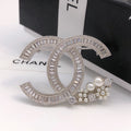 Chanel Star Crystals 18K Gold Brooch product image 1, provided for visual reference and product detail review