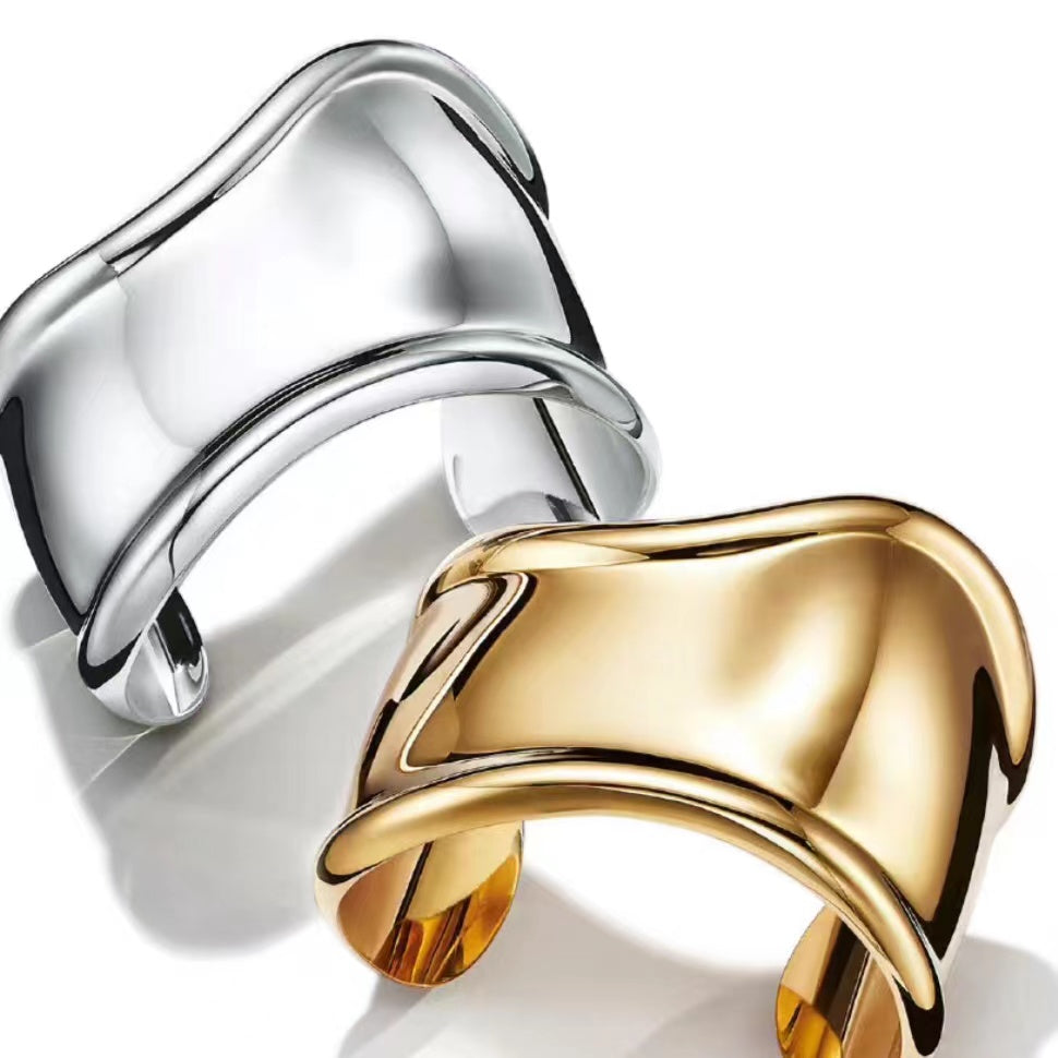 Tiffany Elsa Peretti Small Bone Cuff 18K Gold Bracelet product image 8, provided for visual reference and product detail