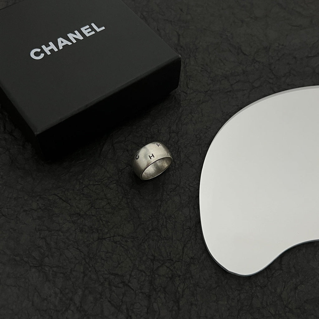 Chanel Vintage 18K Gold Ring product image 5, provided for visual reference and product detail review