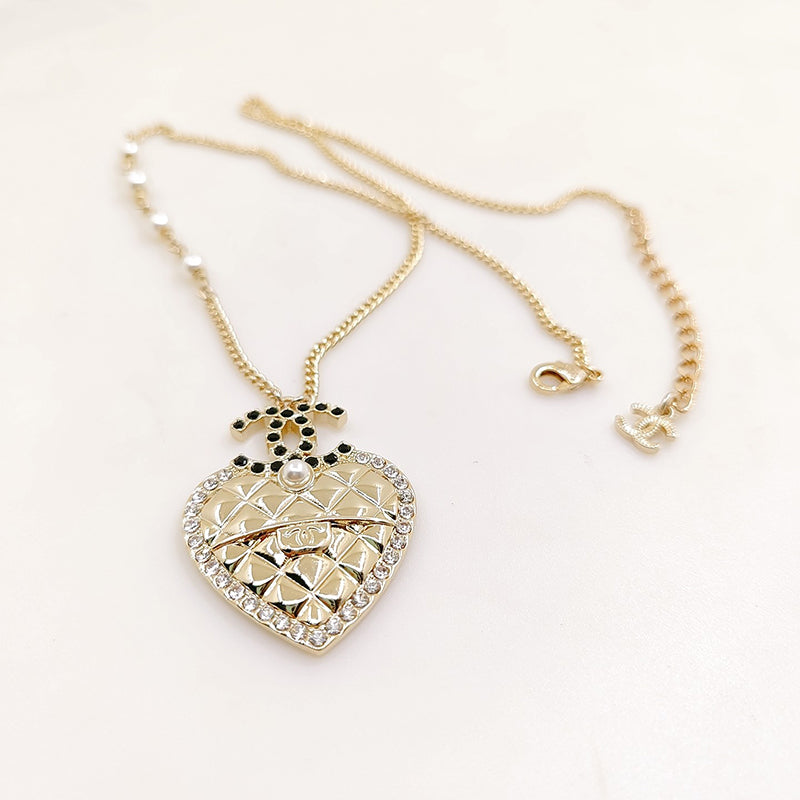 Chanel Heart 18K Gold Necklace product image 1, provided for visual reference and product detail review