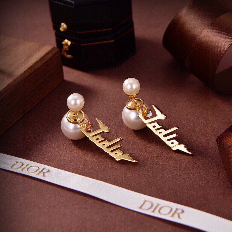 Dior Tribales Vintage 18K Gold Earrings product image 6, provided for visual reference and product detail review