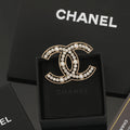 Chanel Pearls 18K Gold Brooch product image 1, provided for visual reference and product detail review