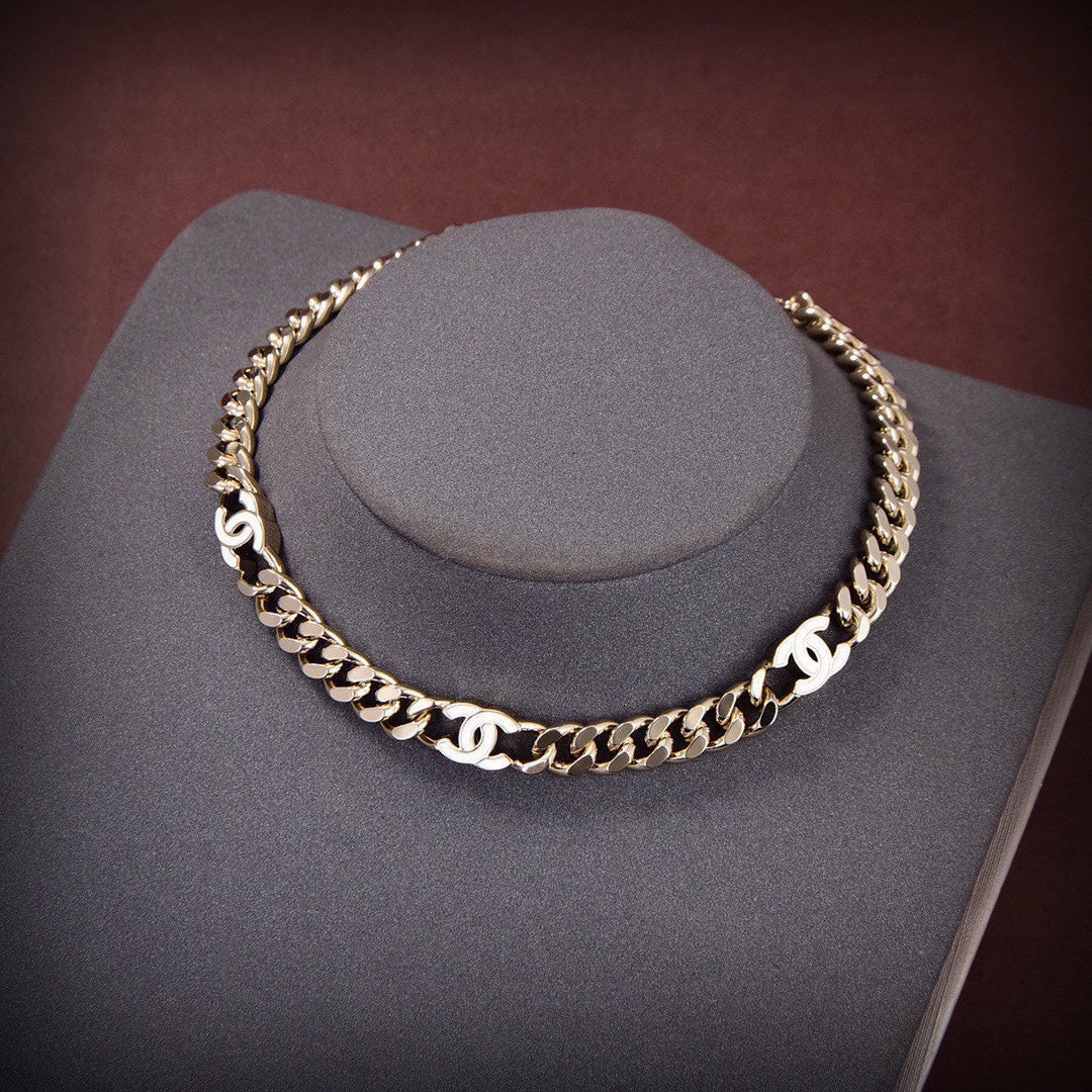 Chanel Crystals Choker 18K Gold Necklace product image 1, provided for visual reference and product detail review