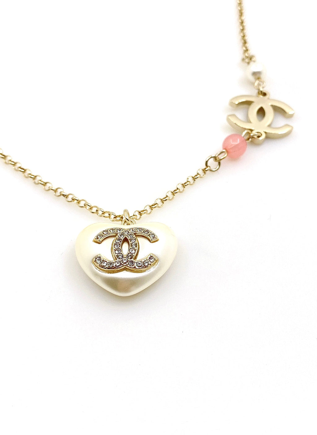 Chanel Pearl Heart Pink 18K Gold Necklace product image 2, provided for visual reference and product detail review