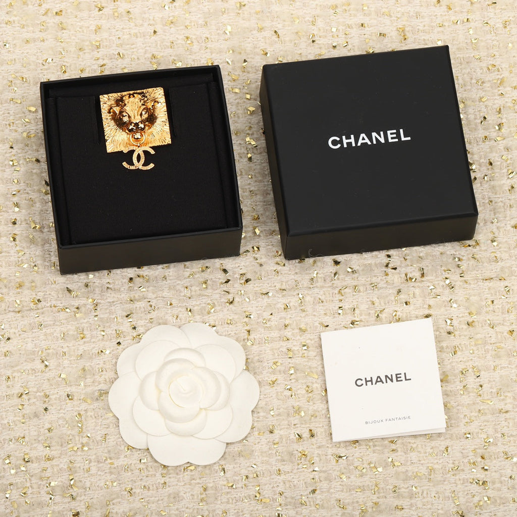 Chanel Tiger 18K Gold Brooch product image 2, provided for visual reference and product detail review