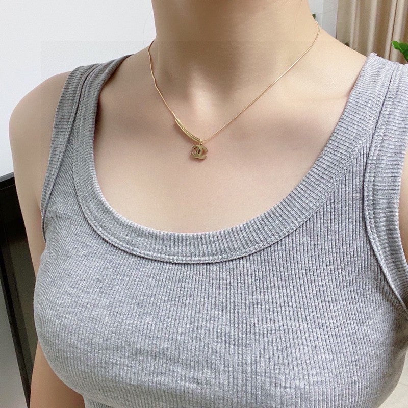 Chanel Gold 18K Gold Necklace product image 2, provided for visual reference and product detail review