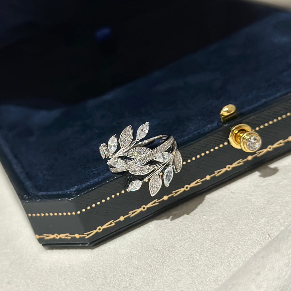 Tiffany Victoria Diamond Vine Bypass 18K Gold Ring product image 3, provided for visual reference and product detail review