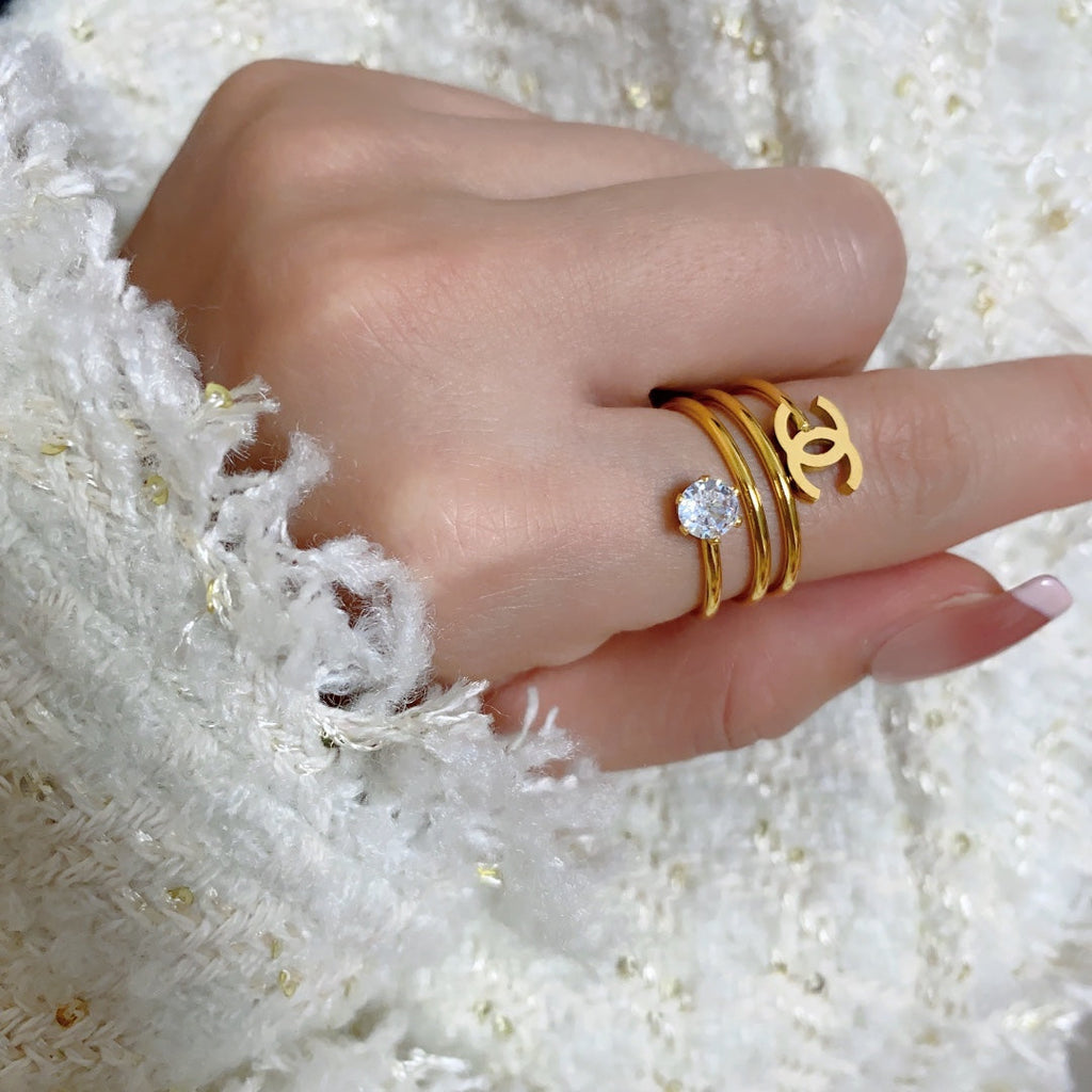 Chanel Vintage Pearl 18K Gold Ring product image 4, provided for visual reference and product detail review