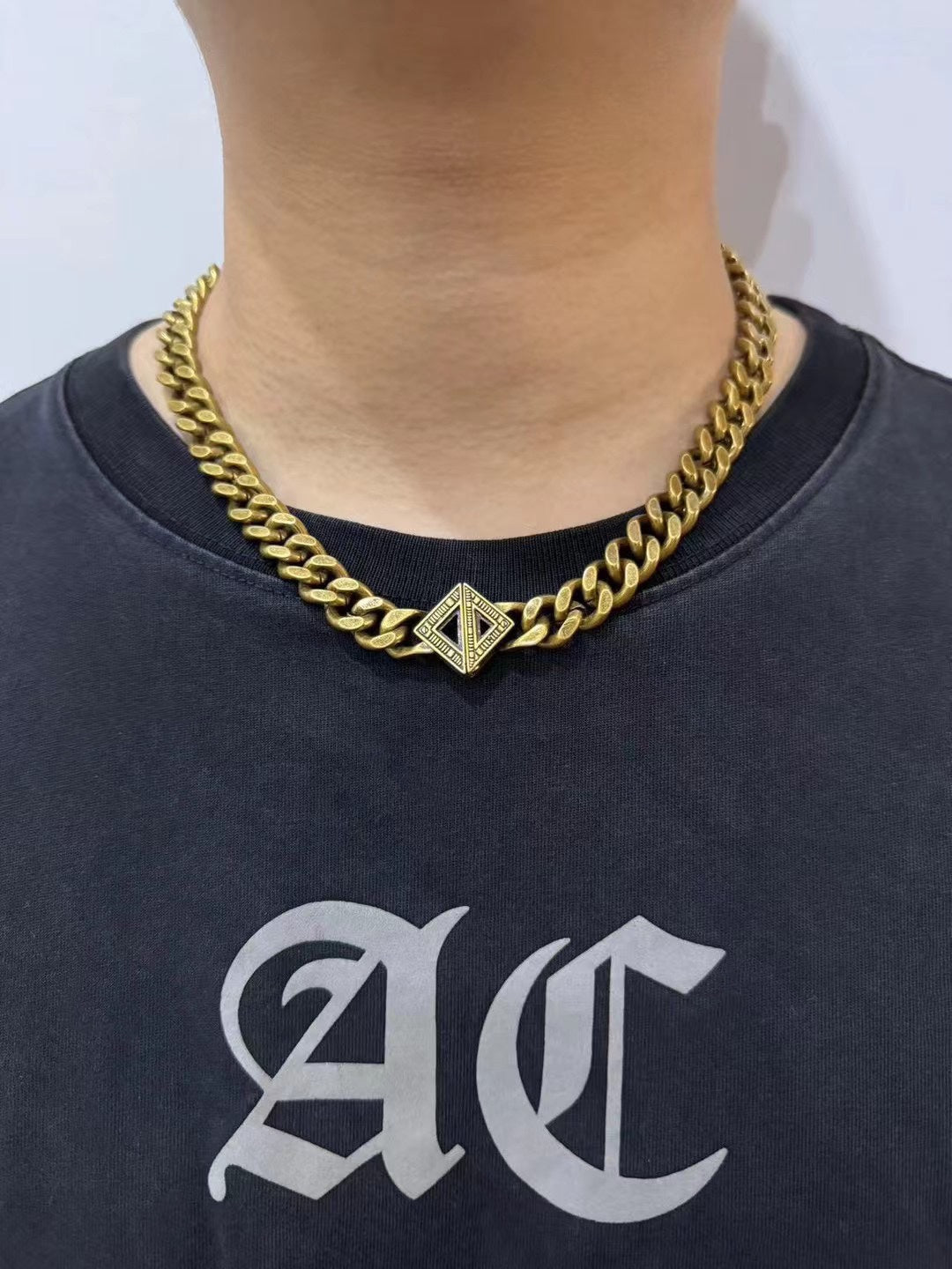Dior Diamond Chain 18K Gold Necklace product image 4, provided for visual reference and product detail review