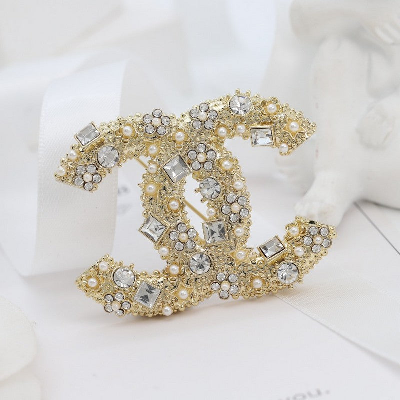 Chanel Crystal Gold 18K Gold Brooch product image 1, provided for visual reference and product detail review