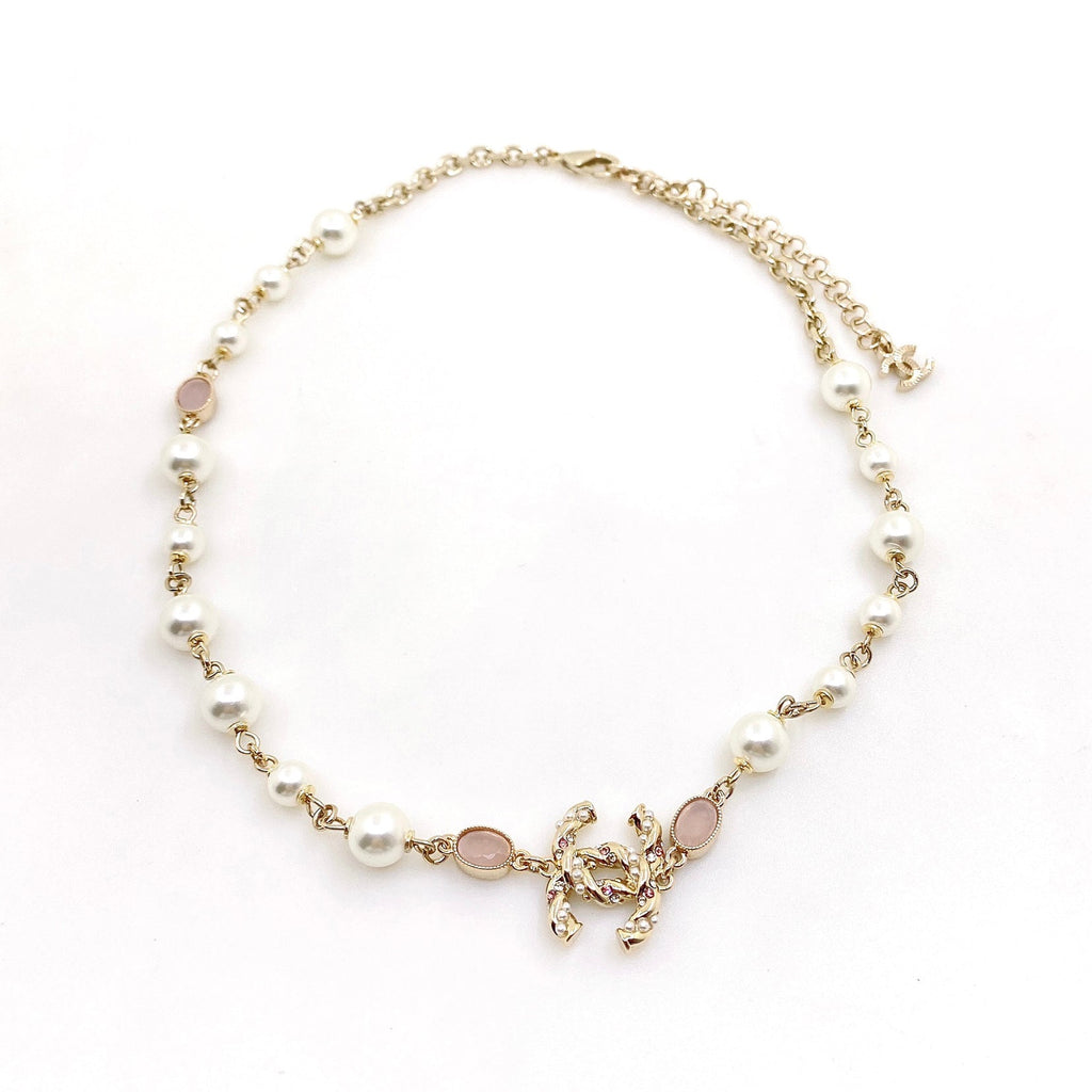 Chanel Pearls 18K Gold Necklace product image 1, provided for visual reference and product detail review