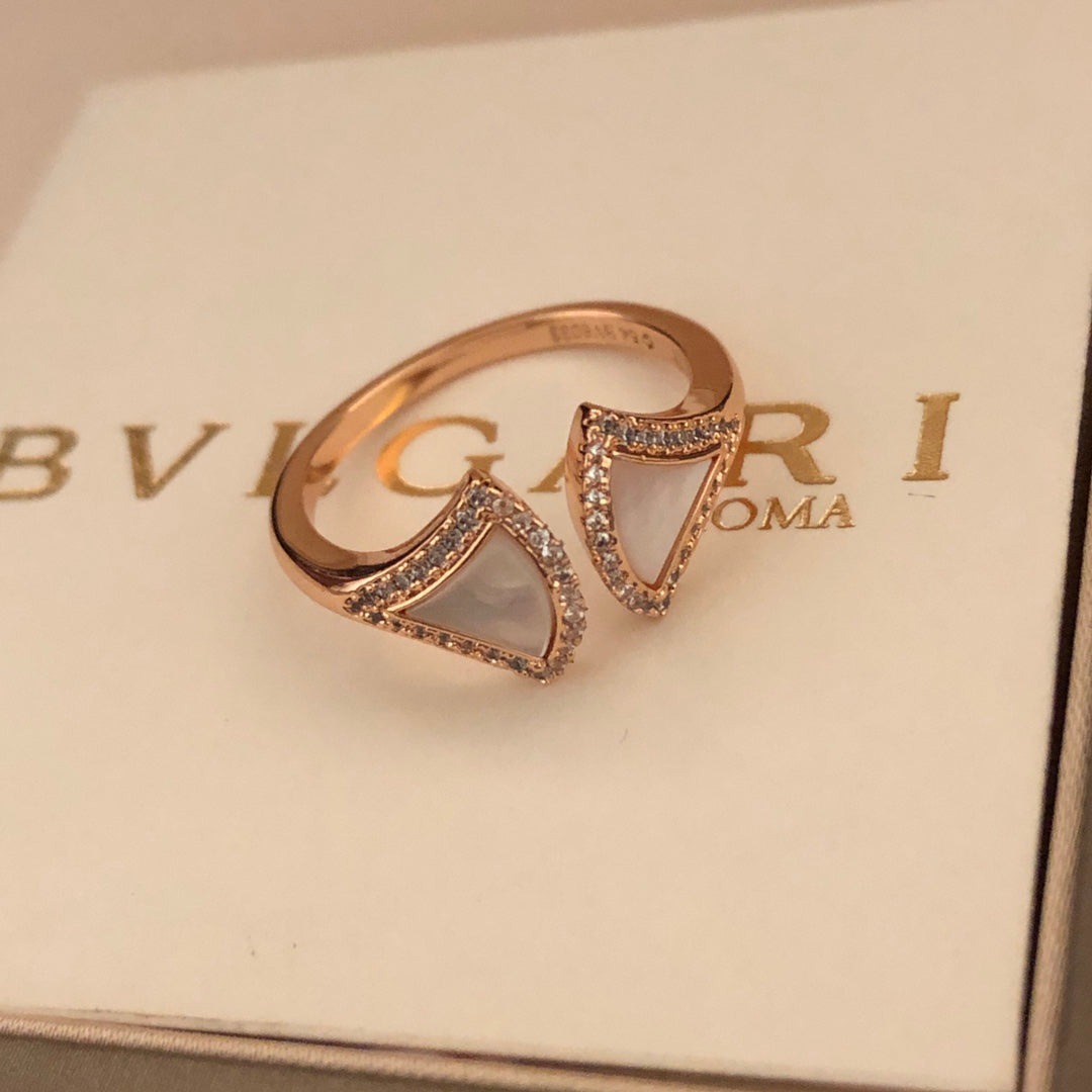 Bvlgari BVLGARI Dream Pearl 18K Gold Ring product image 6, provided for visual reference and product detail review