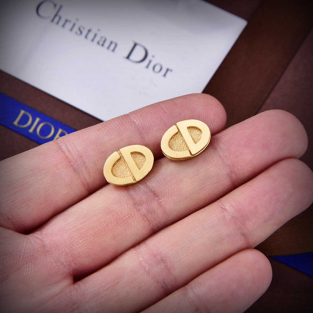 Dior Forever 18K Gold Earrings product image 2, provided for visual reference and product detail review