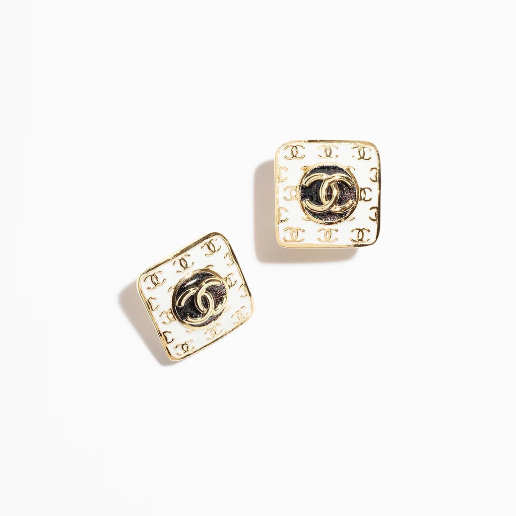 Chanel Vintage 18K Gold Earrings product image 1, provided for visual reference and product detail review