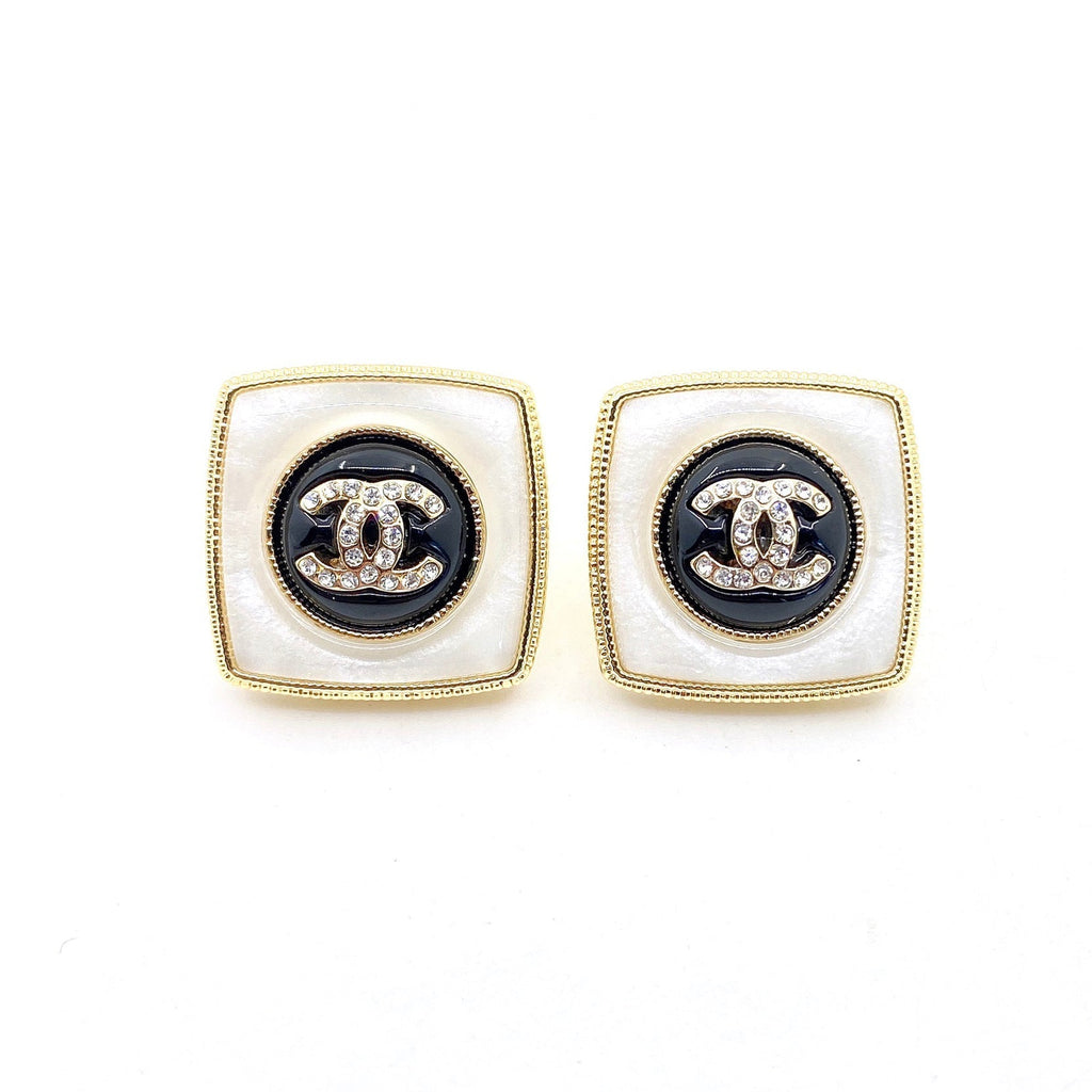 Chanel Pearl Square 18K Gold Earrings product image 1, provided for visual reference and product detail review
