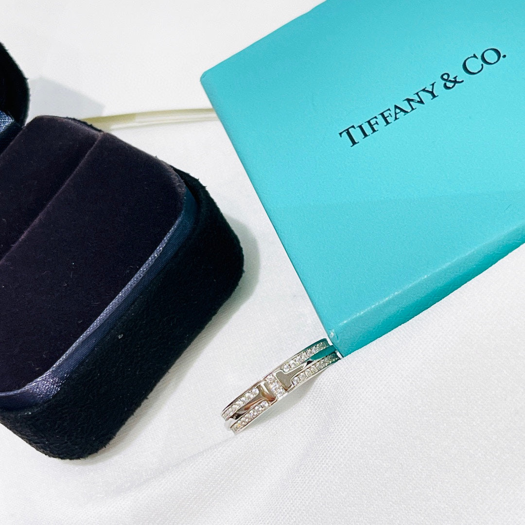 Tiffany Narrow Pave Diamond 18K Gold Ring product image 5, provided for visual reference and product detail review