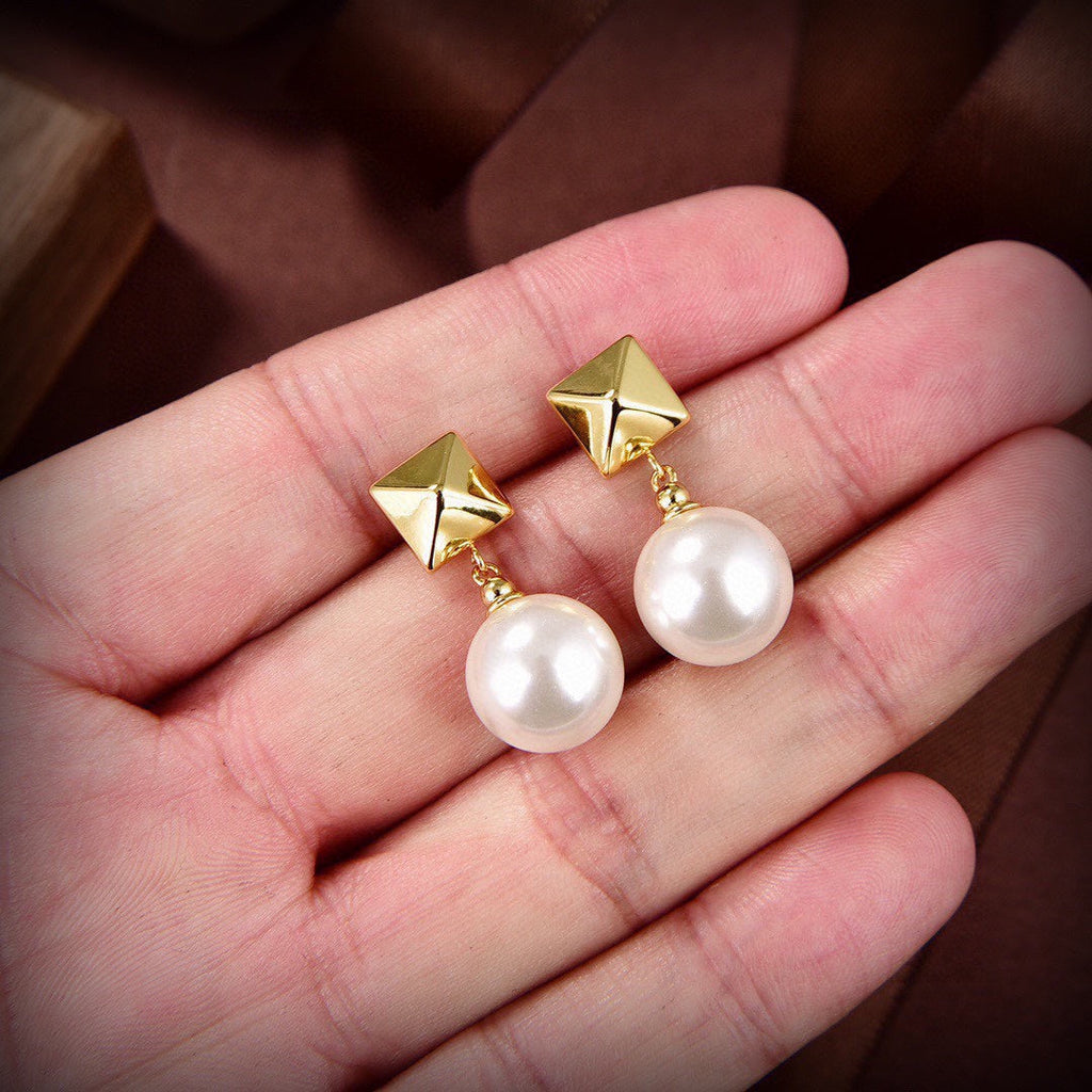 Valentino Pearl 18K Gold Earrings product image 2, provided for visual reference and product detail review