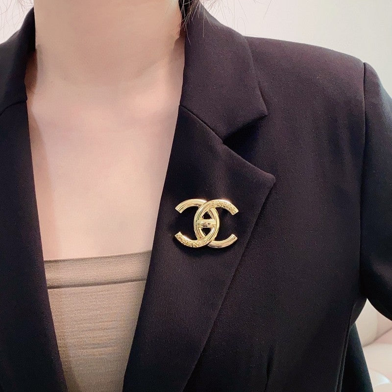 Chanel Paris Gold 18K Gold Brooch product image 4, provided for visual reference and product detail review